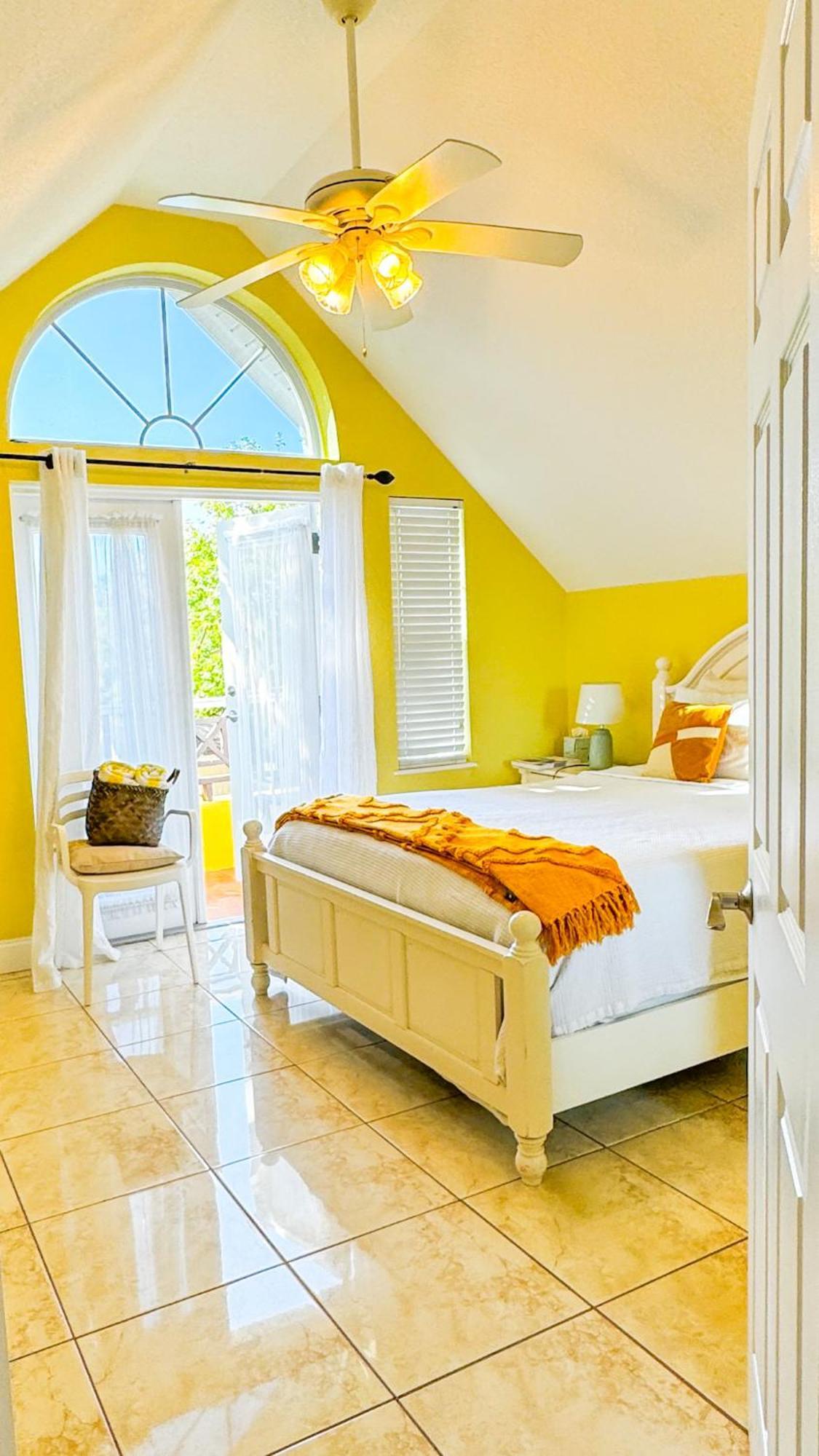 ווסט ביי Shangri-La Boutique Bed & Breakfast מראה חיצוני תמונה