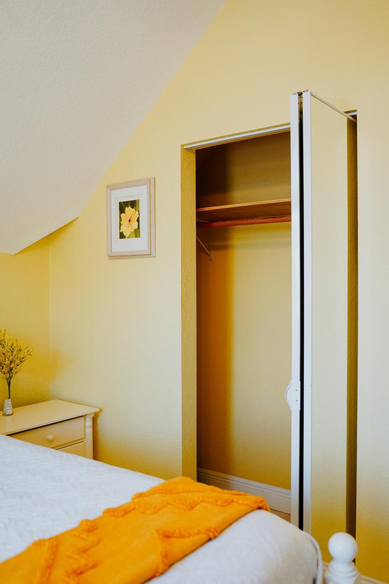 ווסט ביי Shangri-La Boutique Bed & Breakfast מראה חיצוני תמונה