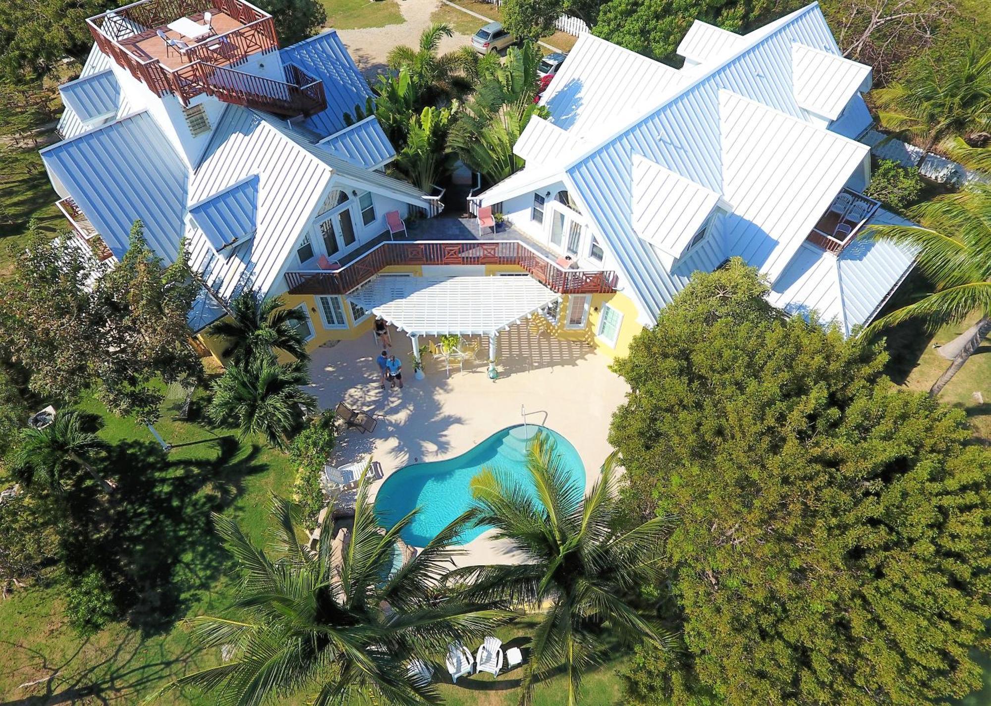 ווסט ביי Shangri-La Boutique Bed & Breakfast מראה חיצוני תמונה