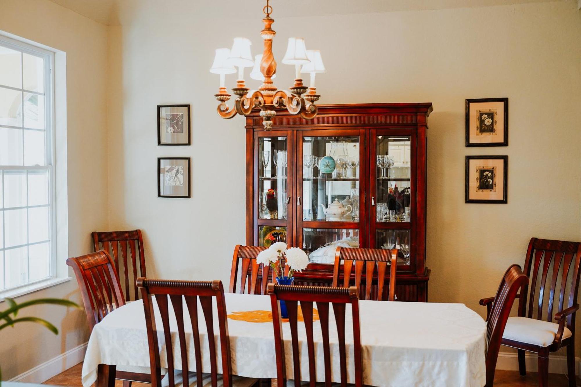 ווסט ביי Shangri-La Boutique Bed & Breakfast מראה חיצוני תמונה