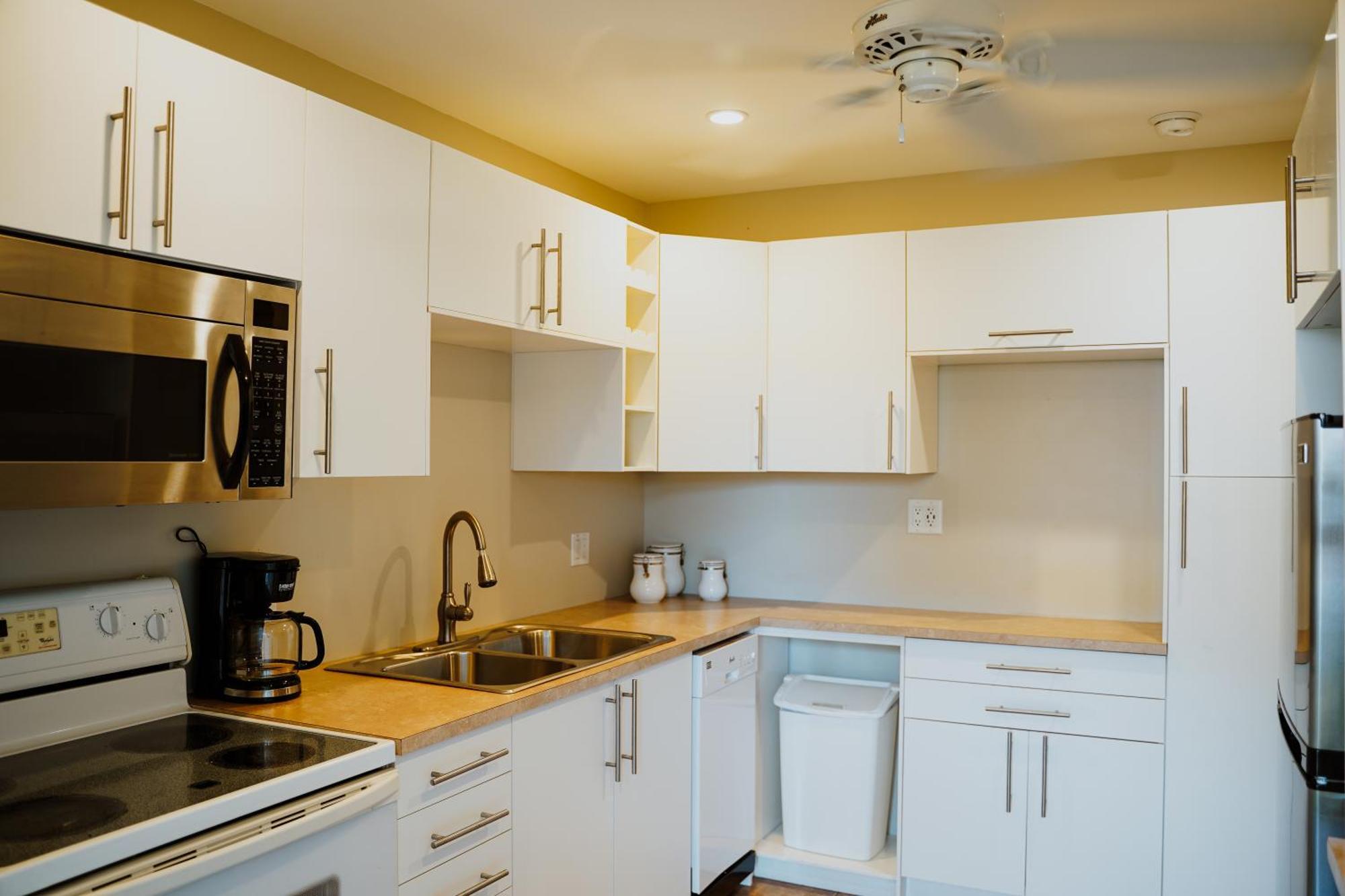 ווסט ביי Shangri-La Boutique Bed & Breakfast חדר תמונה