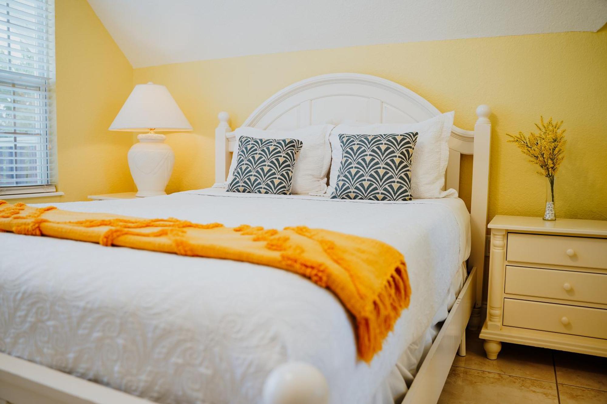 ווסט ביי Shangri-La Boutique Bed & Breakfast מראה חיצוני תמונה