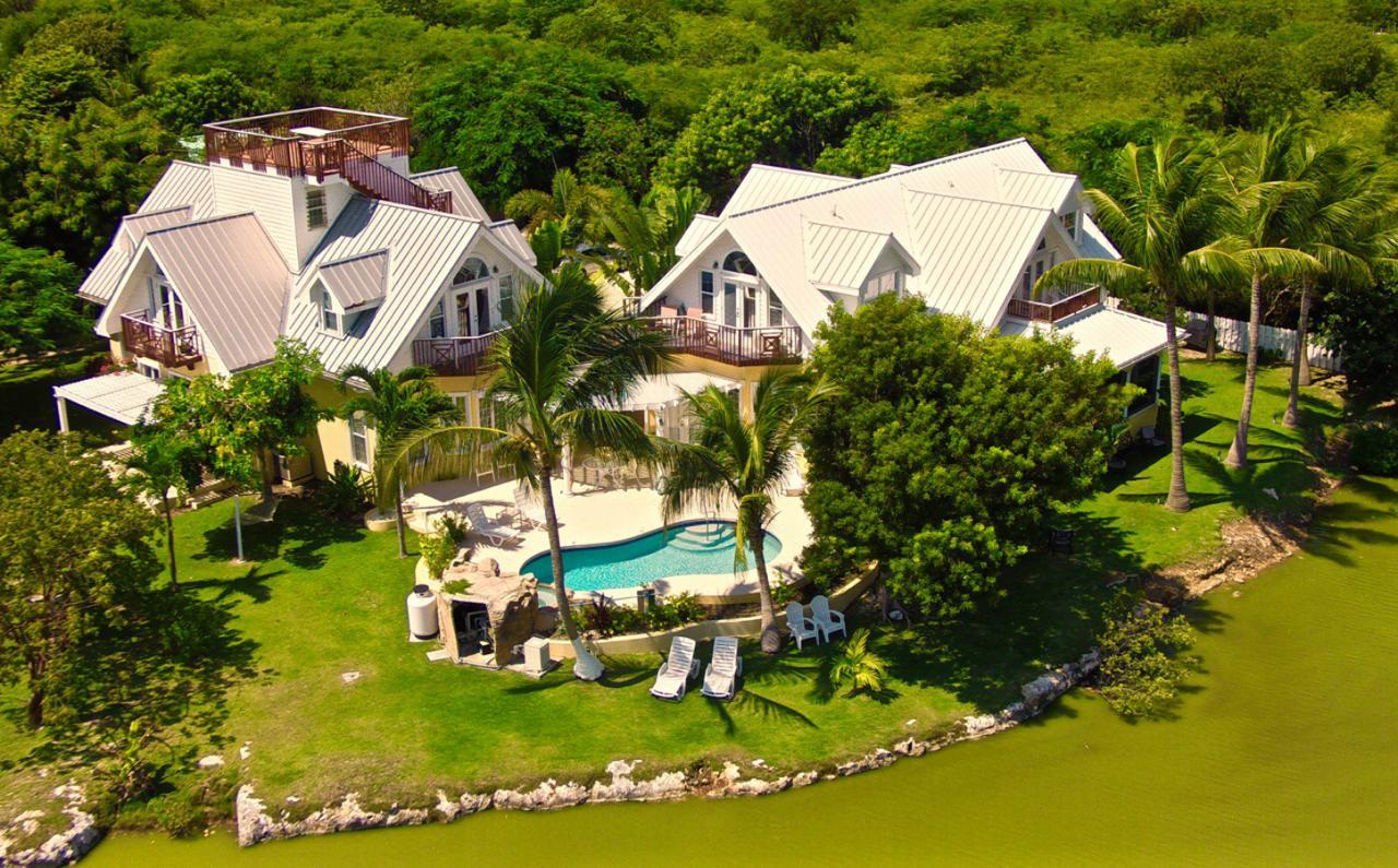 ווסט ביי Shangri-La Boutique Bed & Breakfast מראה חיצוני תמונה